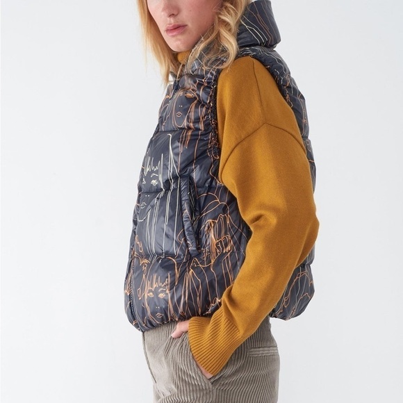 Sosken Studios JODY NAVY PORTRAIT PRINT DOWN PUFFER VEST SIZE 1 S - Picture 3 of 11